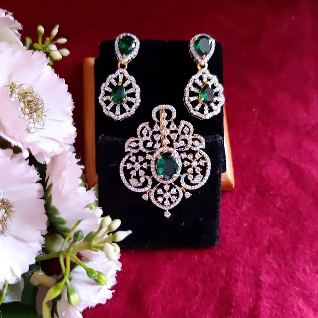 Astra Pendant Set