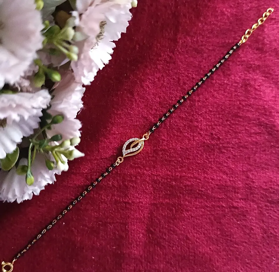 Dove Feather Hand Mangalsutra