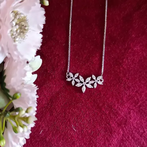 Flora Align Pendant with Chain