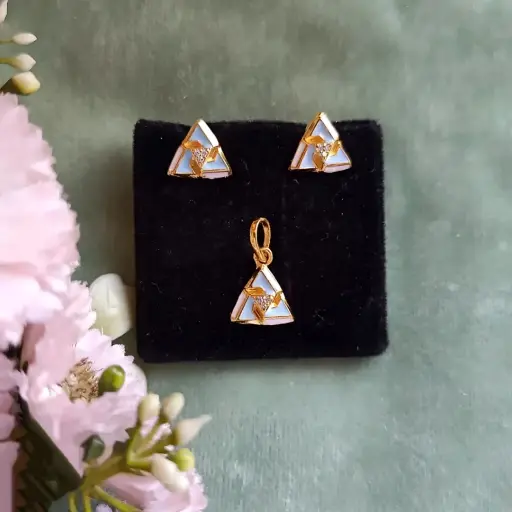 Mystic Triangle Pendant Set