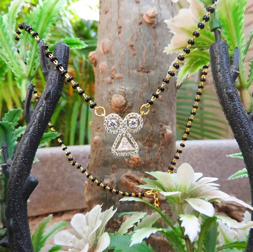 Triquetra Mangalsutra