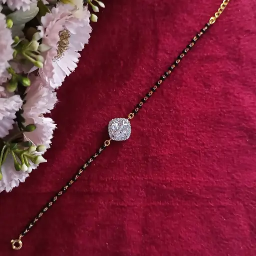 Halo Diamond Shape Hand Mangalsutra