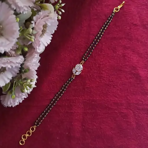 Dual Leaf & Solitaire Hand Mangalsutra