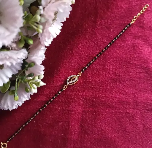 Dove Feather Hand Mangalsutra