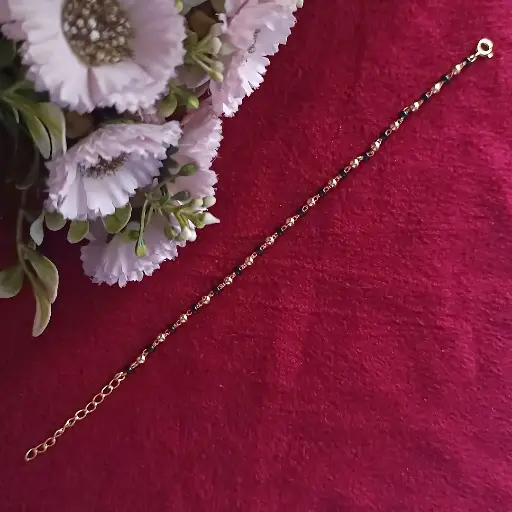 Simple Hand Mangalsutra